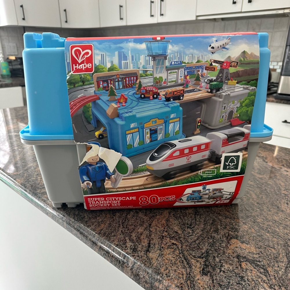 Hape Super Cityscape Train Set - new in box